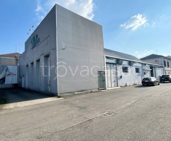 locale commerciale in affitto ad Alessandria in zona Borgo Cittadella