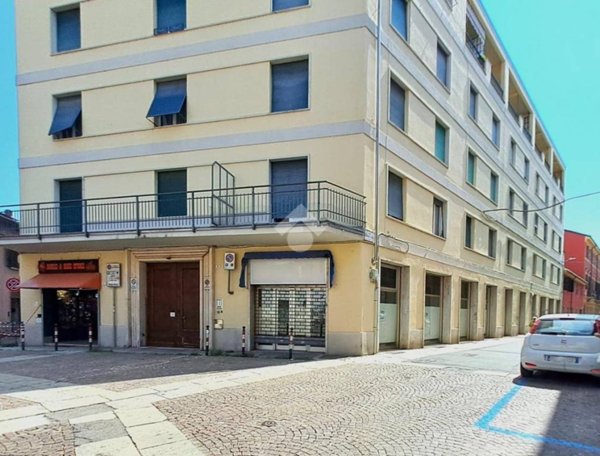 negozio in affitto ad Alessandria in zona Borgo Rovereto