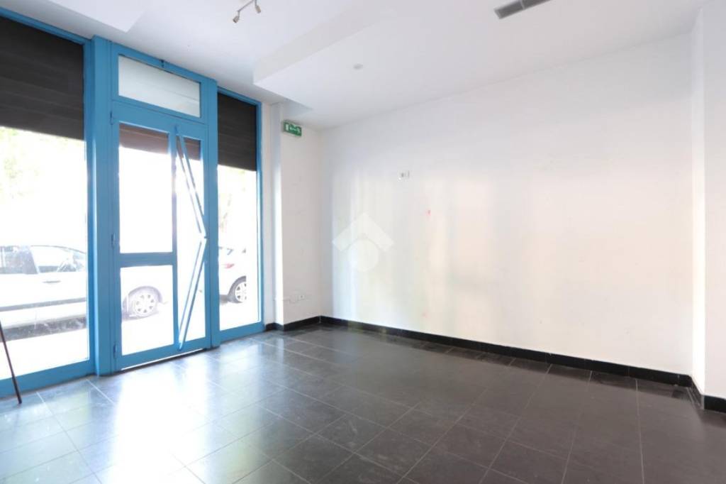 negozio in affitto ad Alessandria