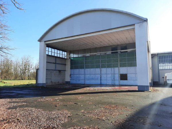 locale commerciale in affitto ad Alessandria in zona Borgo Cittadella