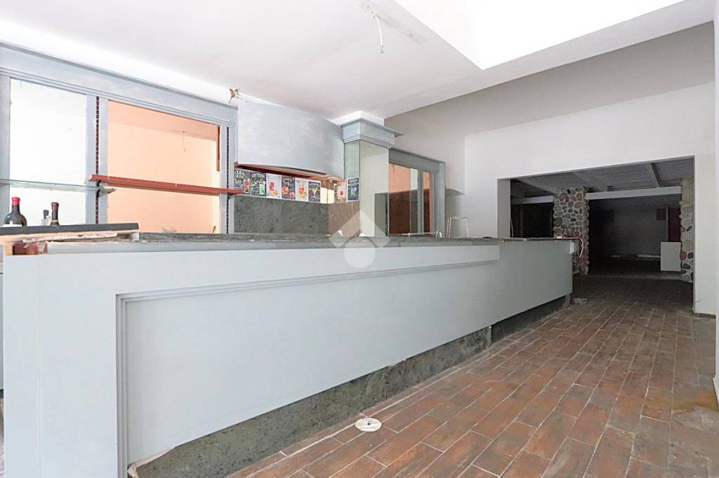 negozio in affitto ad Alessandria in zona Borgo Rovereto