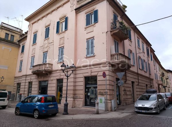 negozio in affitto ad Alessandria in zona Borgo Rovereto