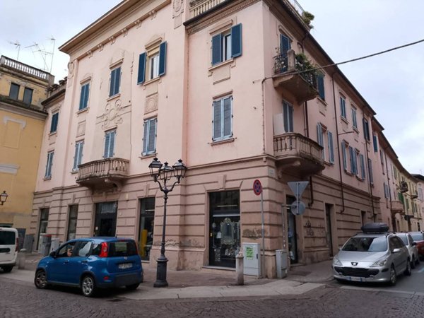 negozio in affitto ad Alessandria in zona Borgo Rovereto