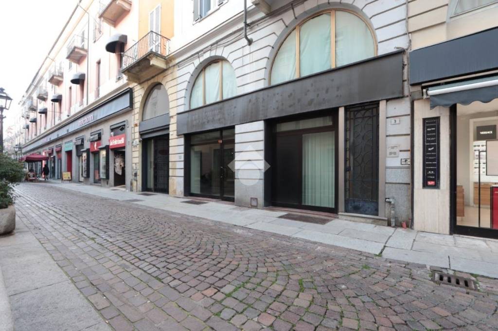 negozio in affitto ad Alessandria in zona Centro Città