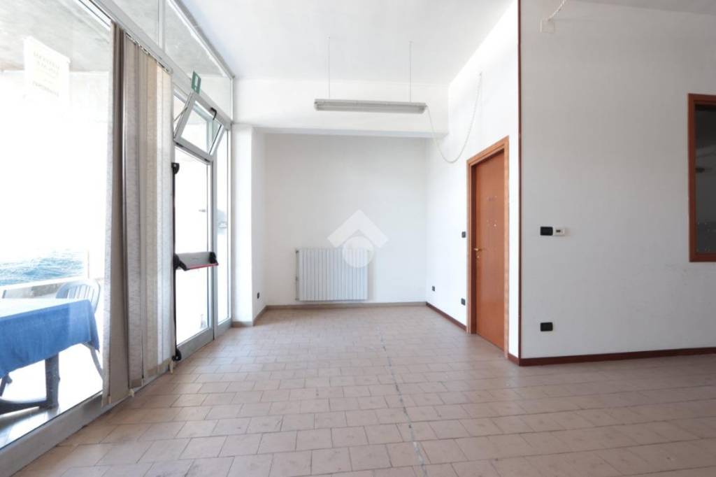 negozio in affitto ad Alessandria in zona Galimberti