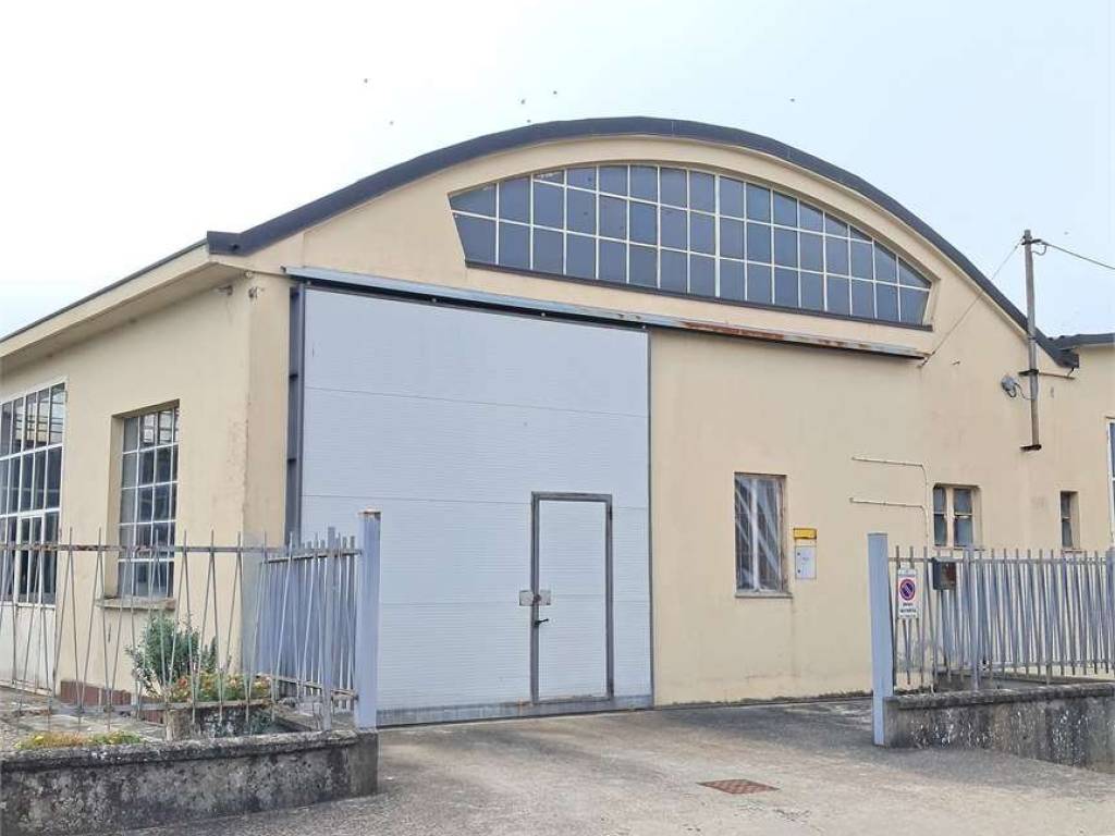 locale commerciale in affitto ad Alessandria in zona Cascinagrossa