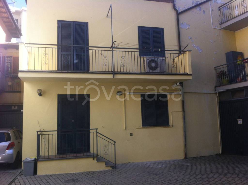 casa indipendente in affitto ad Alessandria in zona Borgo Rovereto
