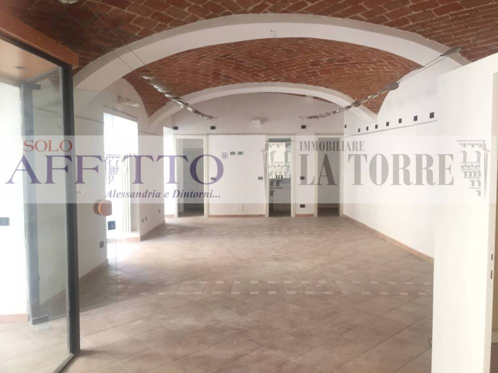 locale commerciale in affitto ad Alessandria in zona Piazza Garibaldi