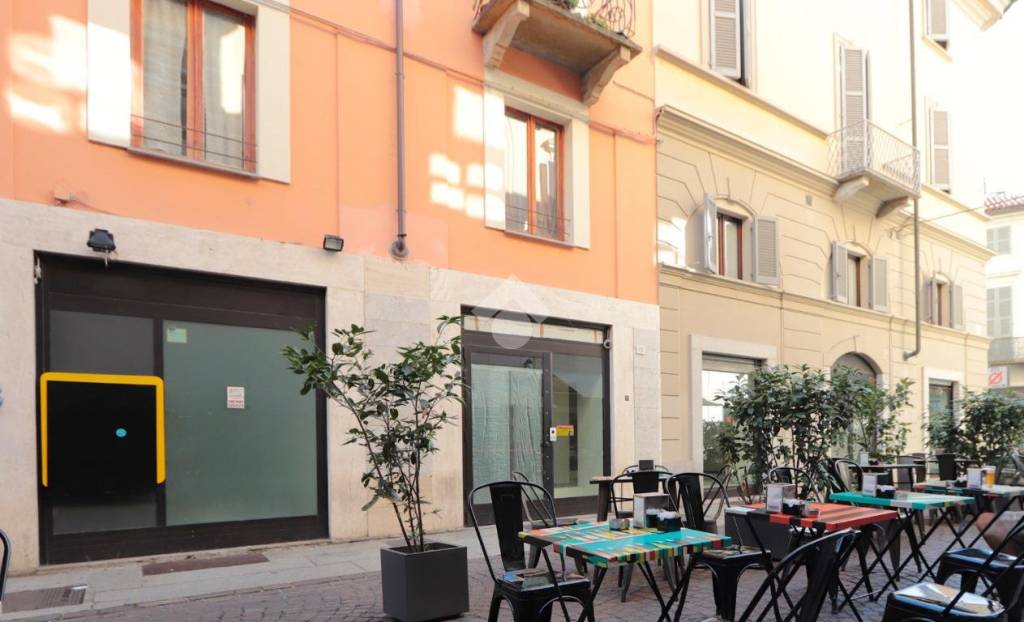 negozio in affitto ad Alessandria in zona Centro Città