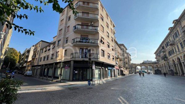 negozio in affitto ad Alessandria in zona Piazza Garibaldi