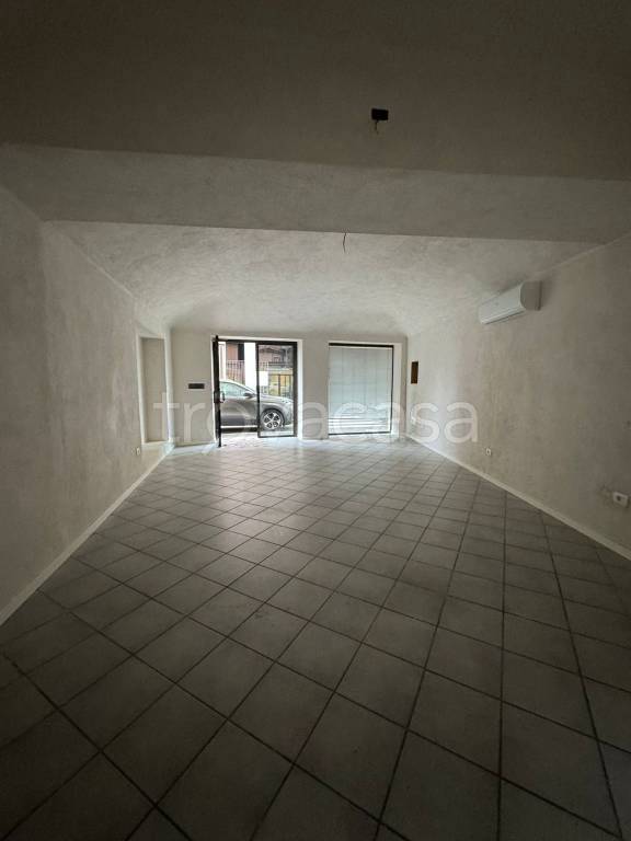 negozio in affitto ad Alessandria