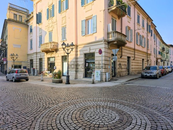 locale commerciale in affitto ad Alessandria in zona Borgo Rovereto