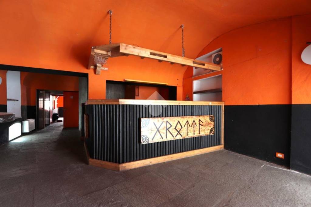 negozio in affitto ad Alessandria in zona Borgo Rovereto