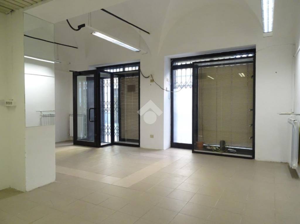 negozio in affitto ad Alessandria