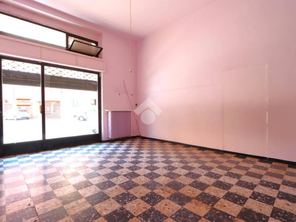 negozio in affitto ad Alessandria in zona Centro Città