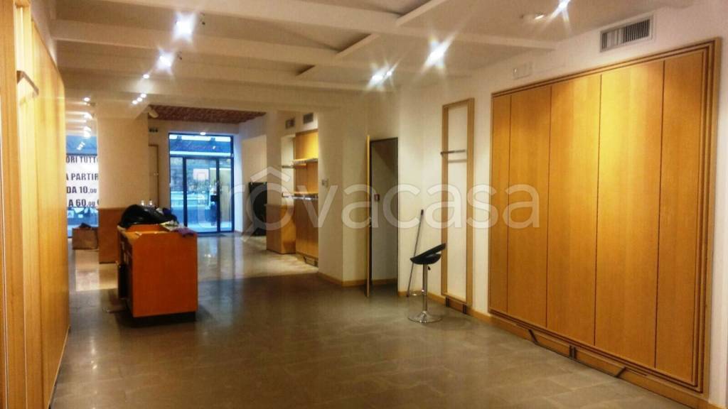 negozio in affitto ad Alessandria in zona Centro Città