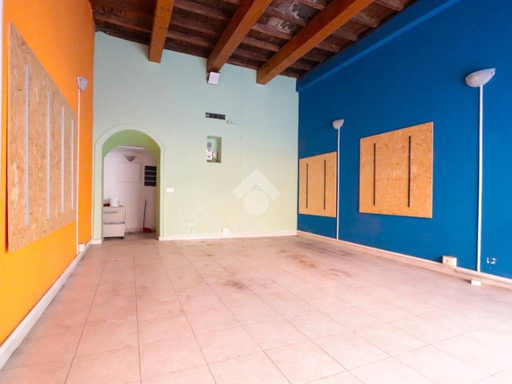 negozio in affitto ad Alessandria in zona Orti