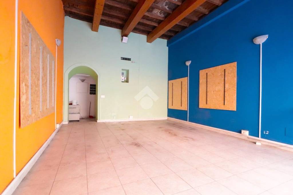 negozio in affitto ad Alessandria in zona Orti