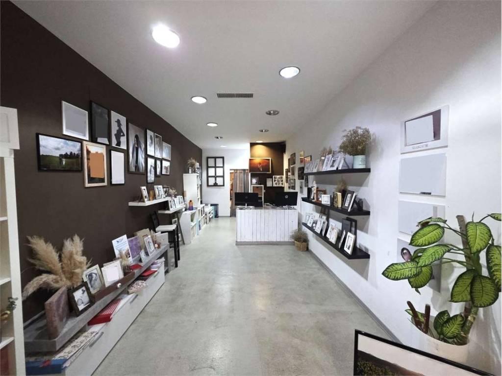 negozio in affitto ad Alessandria