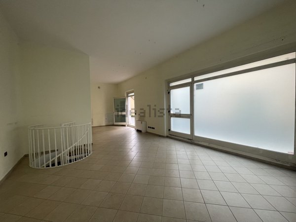 locale commerciale in affitto ad Alessandria in zona Borgo Rovereto