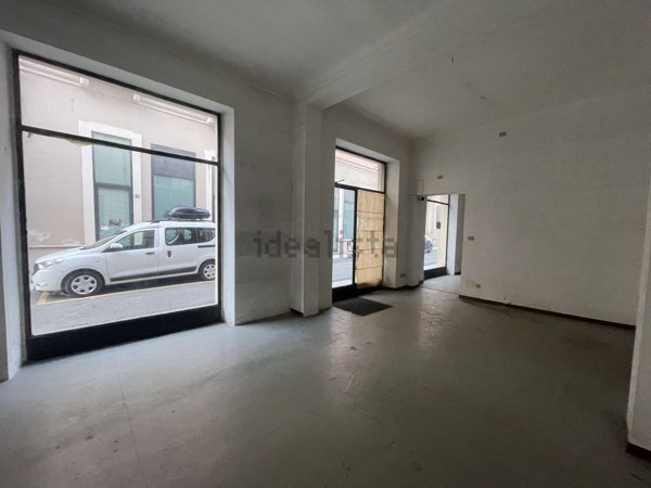 locale commerciale in affitto ad Alessandria in zona Borgo Rovereto