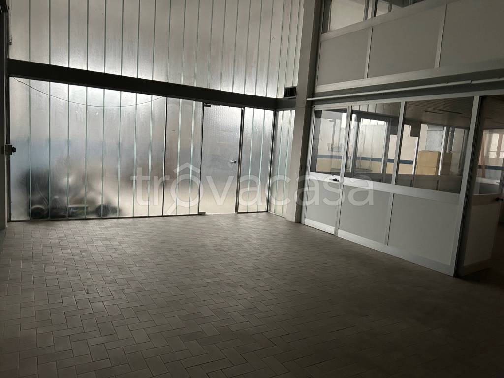 locale commerciale in affitto ad Alessandria in zona Il Cristo