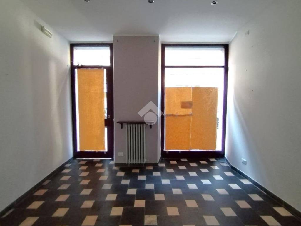 negozio in affitto ad Alessandria
