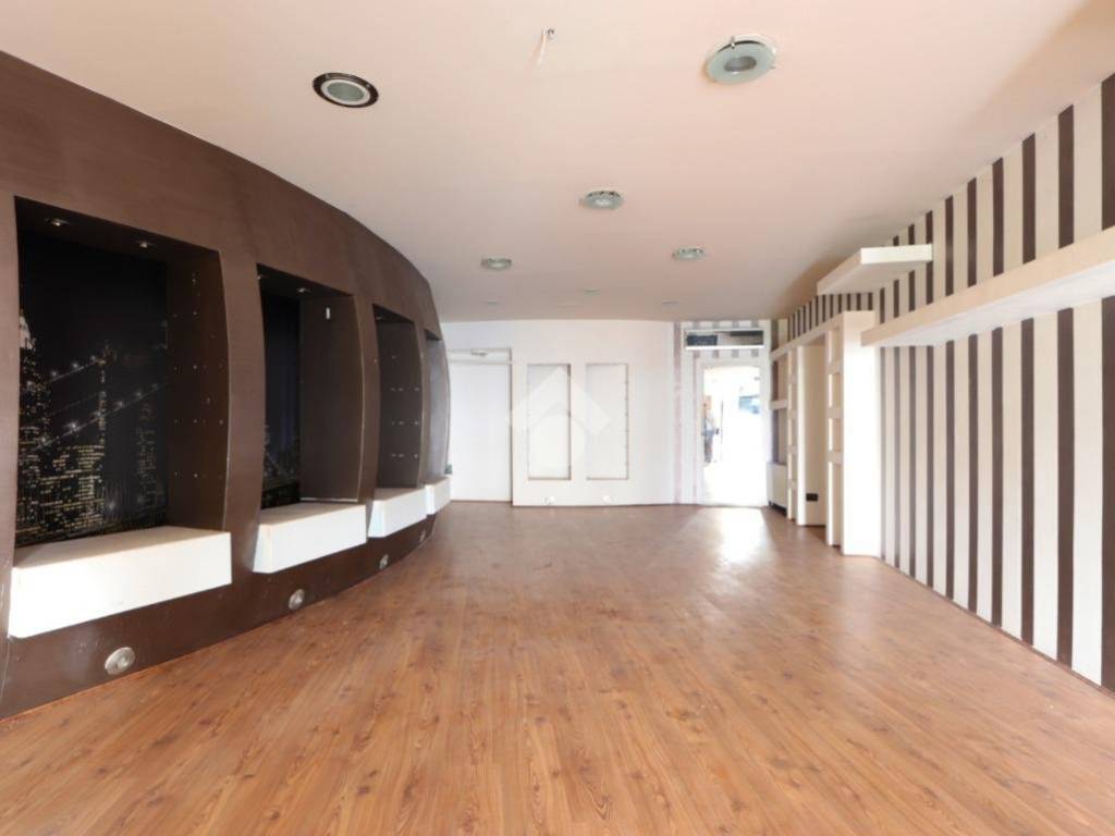 negozio in affitto ad Alessandria in zona Centro Città