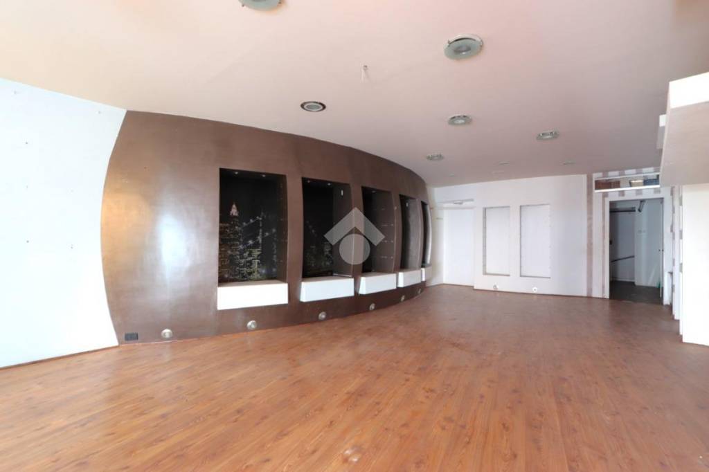 negozio in affitto ad Alessandria in zona Centro Città