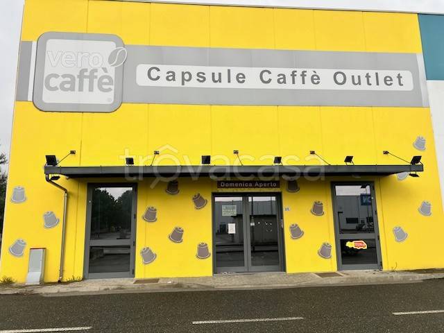 negozio in affitto ad Alessandria in zona Borgo Cittadella