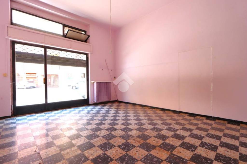 negozio in affitto ad Alessandria in zona Centro Città