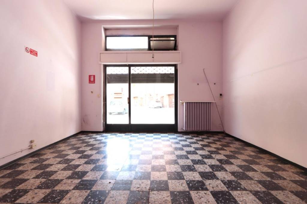 negozio in affitto ad Alessandria in zona Centro Città
