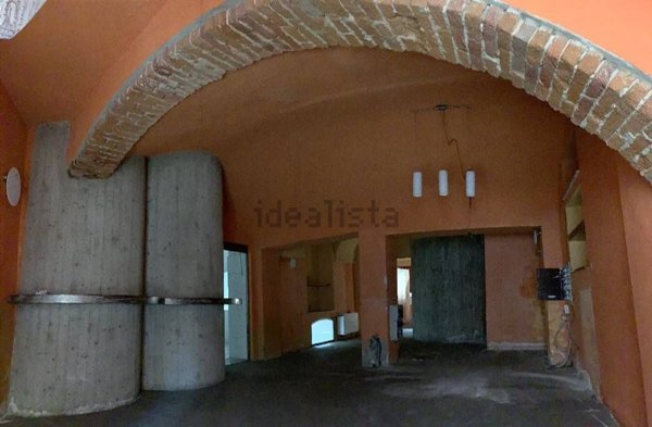 locale commerciale in affitto ad Alessandria in zona Borgo Rovereto
