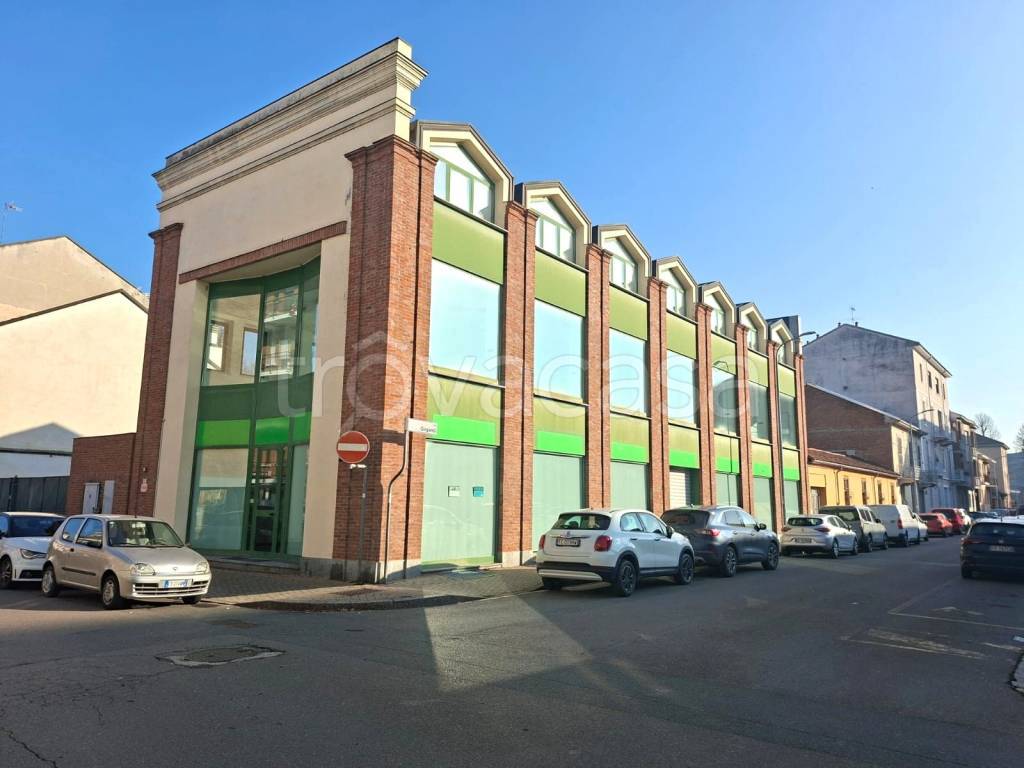 negozio in affitto ad Alessandria in zona Orti