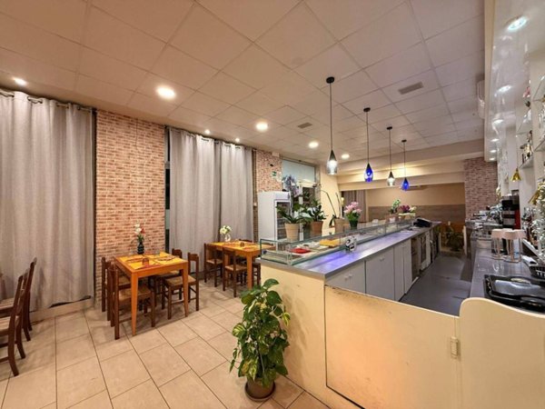 negozio in affitto ad Alessandria in zona Centro Città