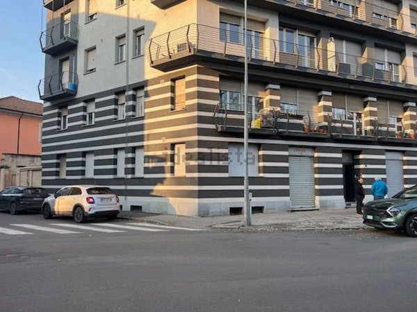 negozio in affitto ad Alessandria in zona zona Pista