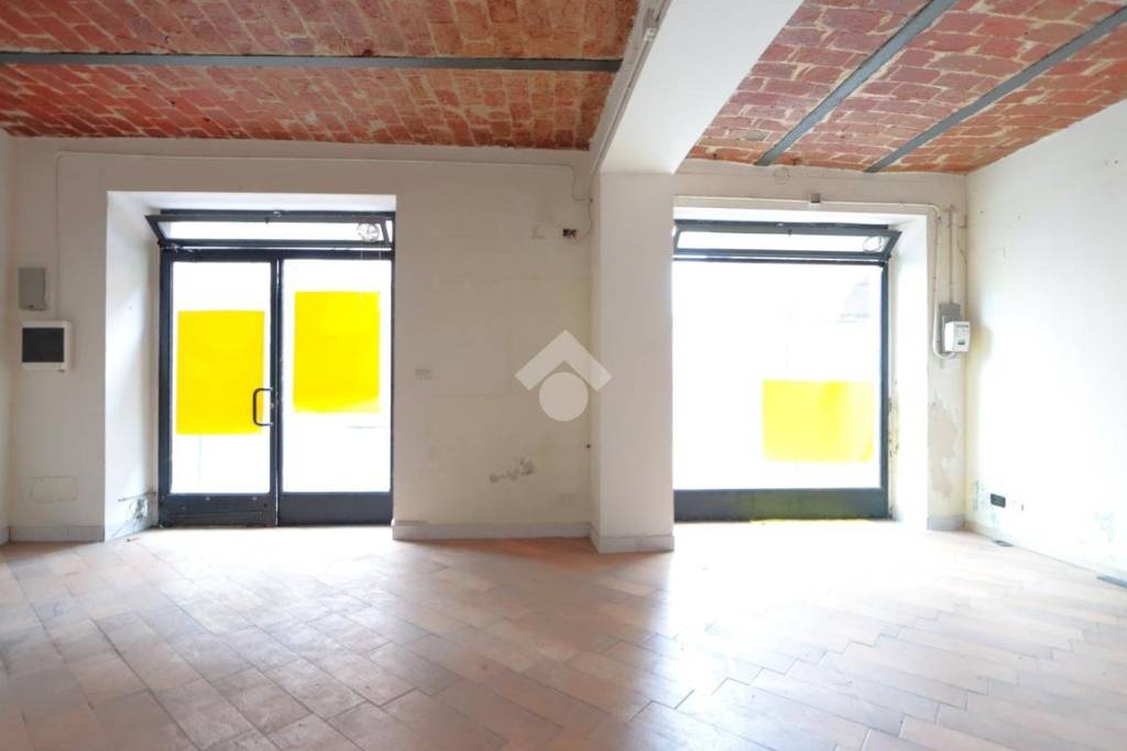 negozio in affitto ad Alessandria in zona Borgo Rovereto