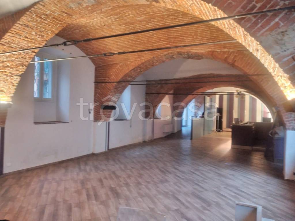 negozio in affitto ad Alessandria in zona Borgo Rovereto