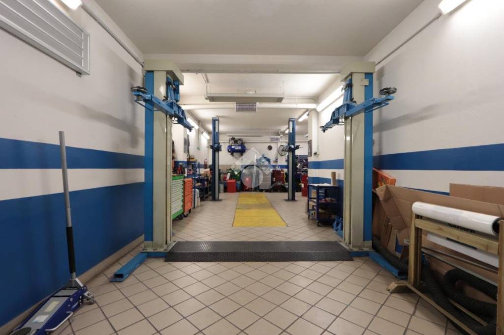 negozio in affitto ad Alessandria in zona Il Cristo