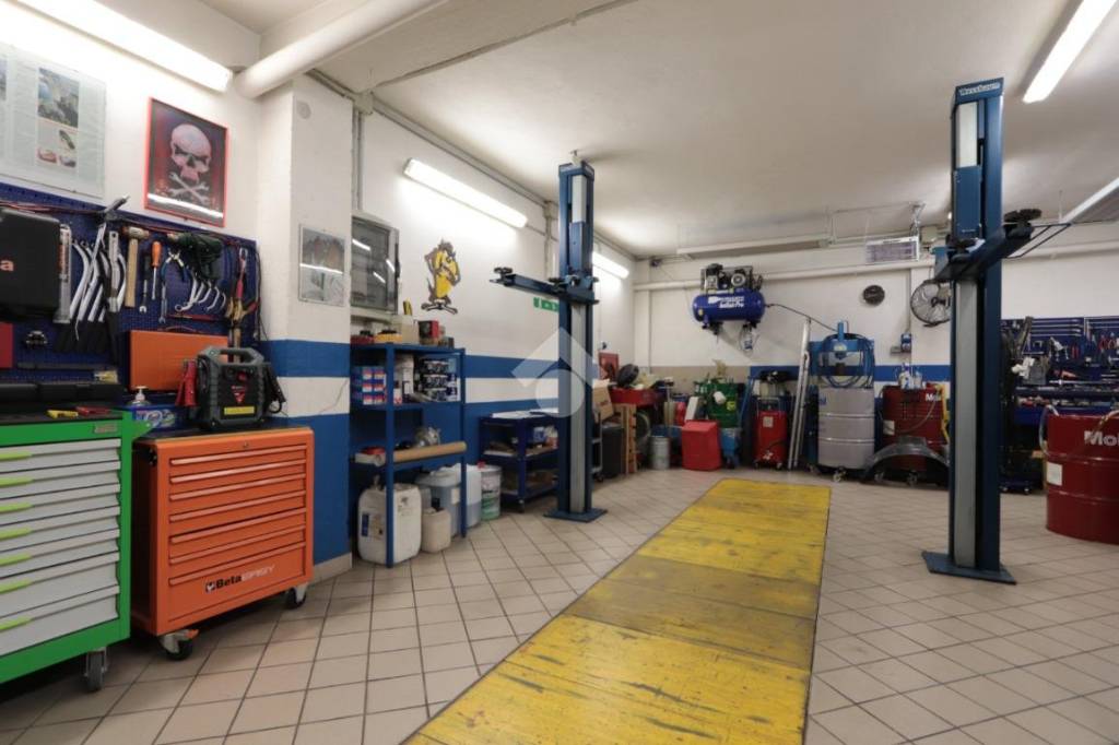 negozio in affitto ad Alessandria in zona Il Cristo