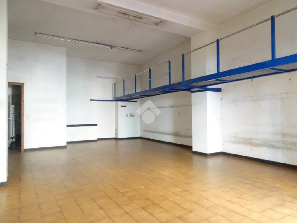 negozio in affitto ad Alessandria in zona Il Cristo