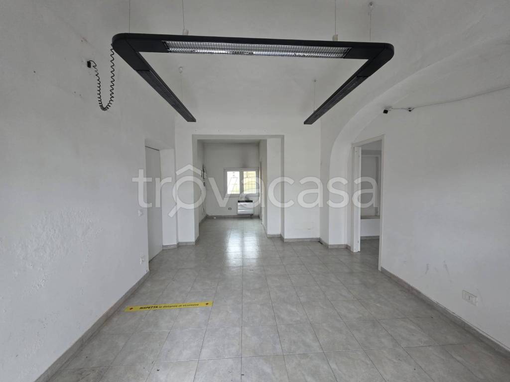 negozio in affitto ad Alessandria in zona Borgo Rovereto