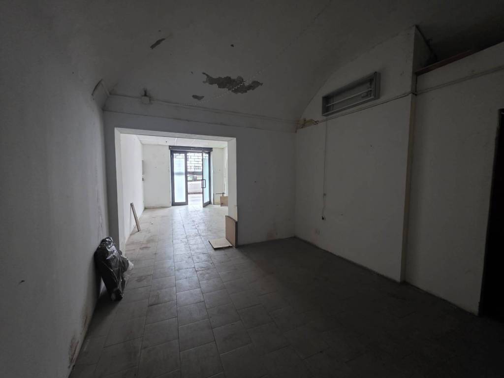 negozio in affitto ad Alessandria in zona Borgo Rovereto