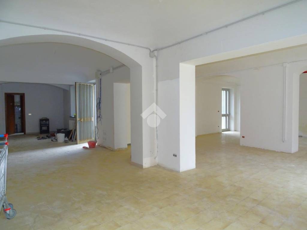 negozio in affitto ad Alessandria in zona Borgo Rovereto