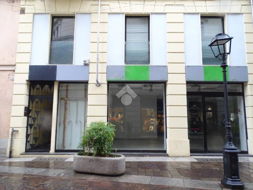 negozio in affitto ad Alessandria in zona Centro Città