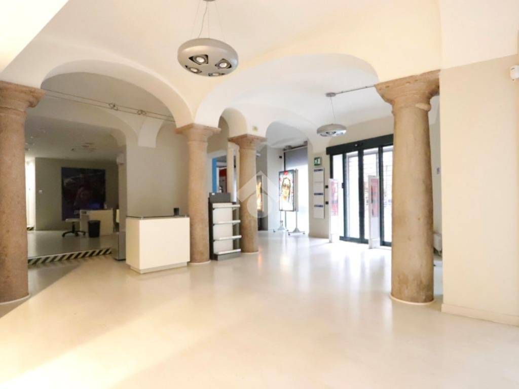 negozio in affitto ad Alessandria in zona Centro Città