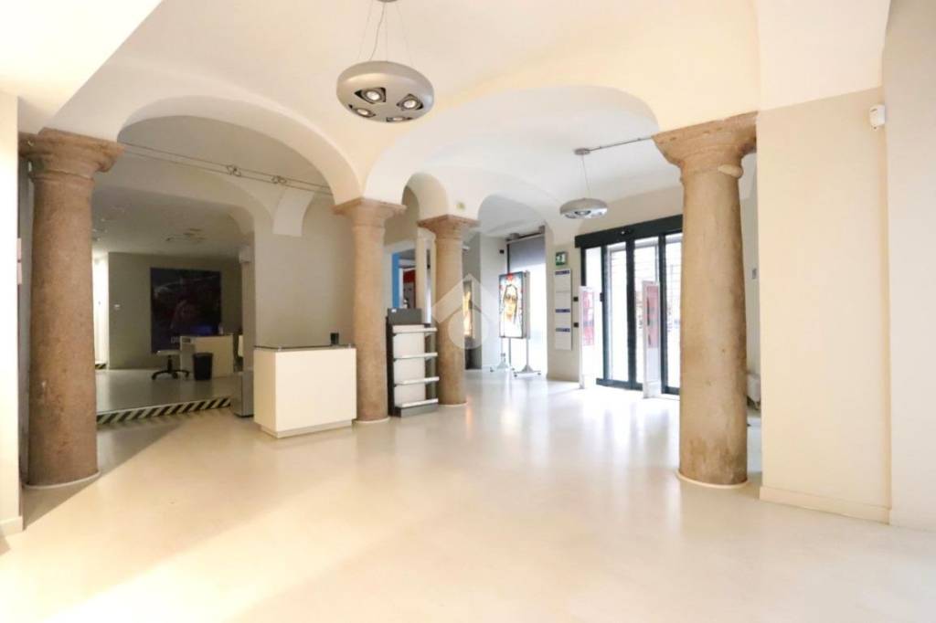 negozio in affitto ad Alessandria in zona Centro Città