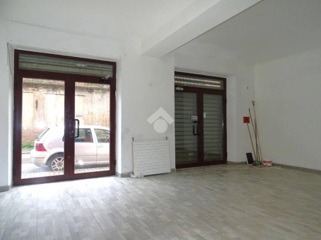negozio in affitto ad Alessandria