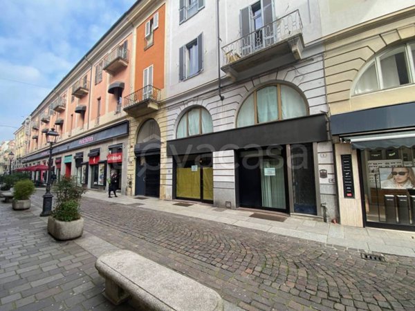 negozio in affitto ad Alessandria