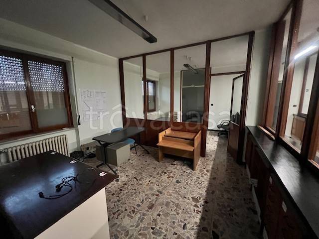 negozio in affitto ad Alessandria in zona Il Cristo